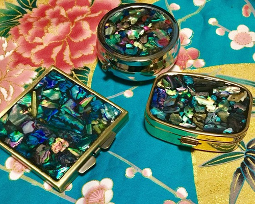 螺鈿細工仕様】スリーキャットのピルケース 螺鈿細工仕様】スリー