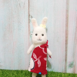 兔兔羊毛氈娃娃/別針/胸針/吊飾/擺飾/公仔/玩偶 第2張的照片