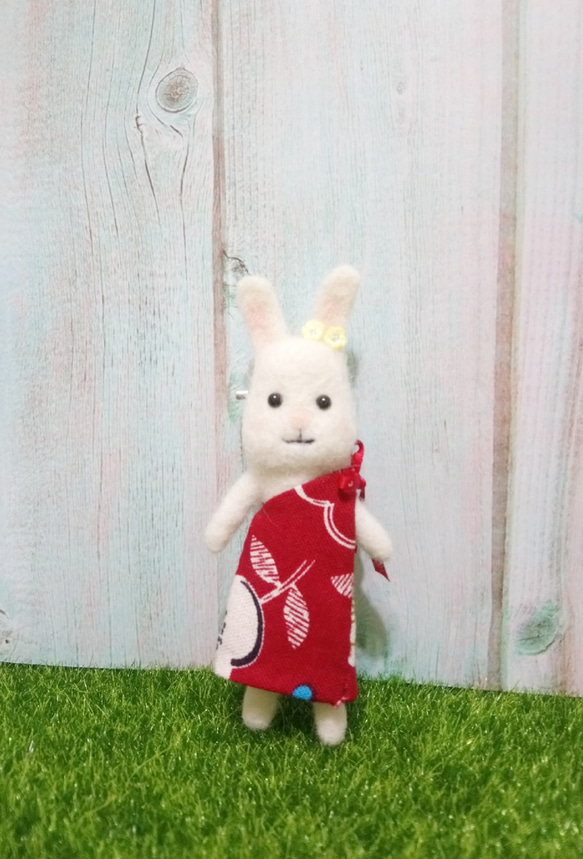 兔兔羊毛氈娃娃/別針/胸針/吊飾/擺飾/公仔/玩偶 第2張的照片