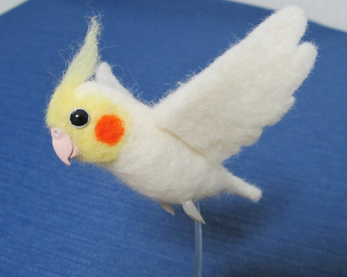 羊毛フェルト 飛んでるオカメインコ ルチノー 羊毛フェルト とり