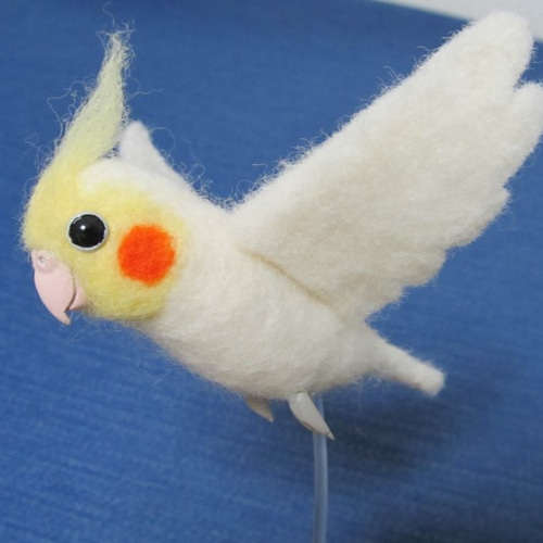 羊毛フェルト 飛んでるオカメインコ ルチノー 羊毛フェルト とり