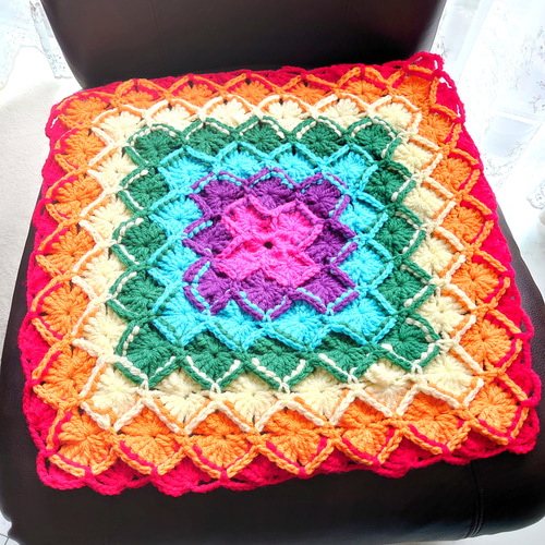 おばあちゃん手編み♥️ほぼ長方形(^.^)マルチカバー　マルチマット　インテリア おばあちゃん手編み♥️ほぼ長方形(^.^)マルチカバー マルチマット