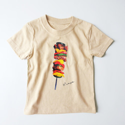 Foods on stick/リアルBBQ串Tシャツ ベージュ 名入れOK 大人・キッズ・ロンパース 1枚目の画像