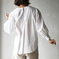 亞麻縮褶袖襯衫 白色 111006 ALCEDO 第6張的照片