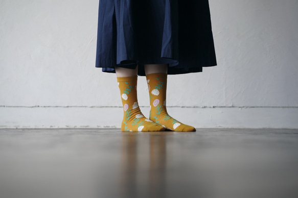 靴下　socks flower mustard ALCEDO レディース 1枚目の画像