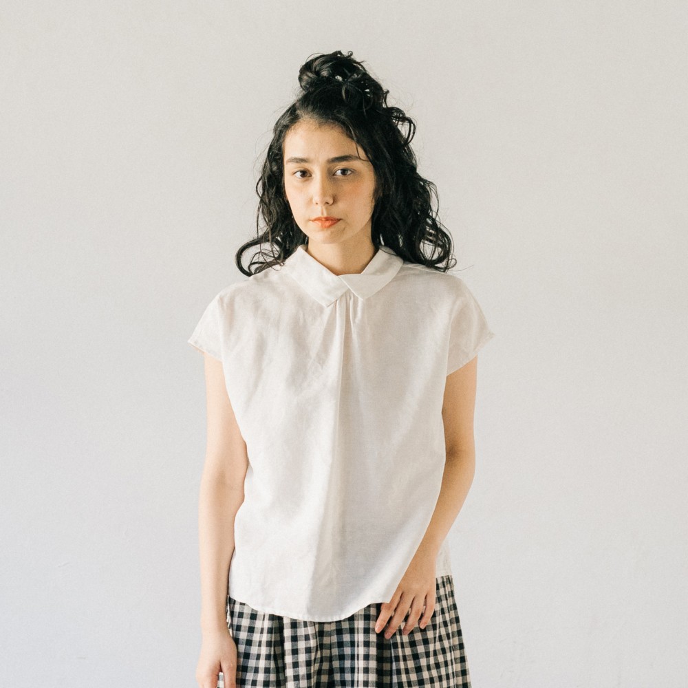 リネン バックボタンブラウス linen back button blouse white ALCEDO