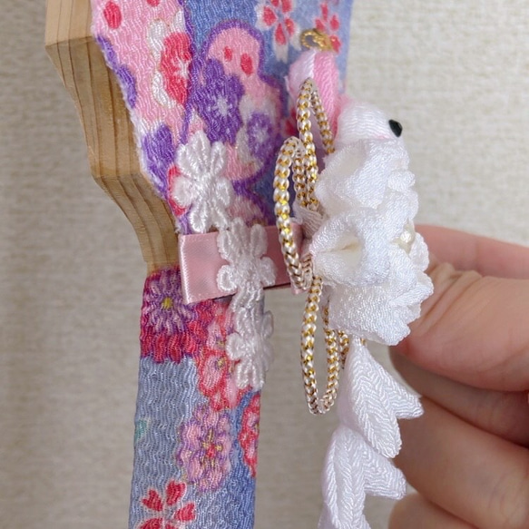 国産ヒノキ使用  ペット用 うさぎのミニサイズ羽子板 髪飾り1点と土台付き ver.7 5枚目の画像