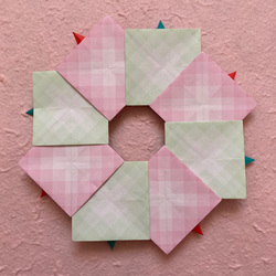 折り紙クリスマスリース⑨＊グラデーション・レッド＆グリーン 2枚目の画像
