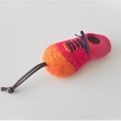 靴の形をしたキーケース　ピンク×オレンジ 2枚目の画像