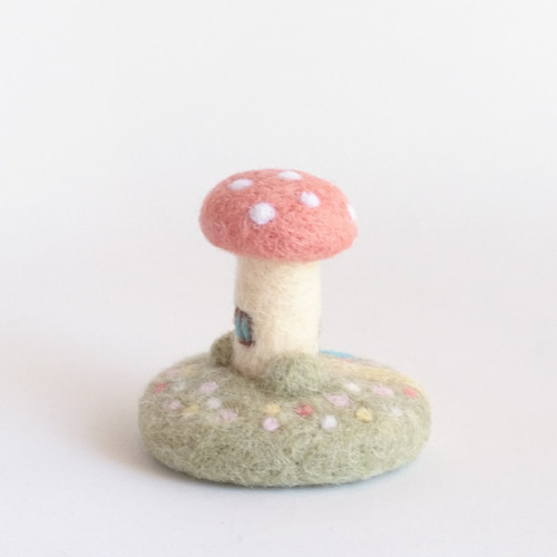 赤いキノコの家 羊毛フェルト 羊毛フェルト アカツキコ 通販 11328749