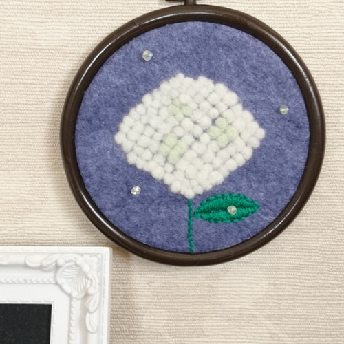 紫陽花の刺繍枠飾り 羊毛フェルト その他インテリア雑貨 アカツキコ