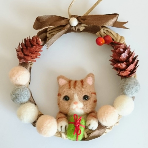 猫 クリスマスリース 羊毛フェルト 1枚目の画像