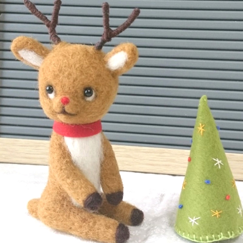 トナカイ (斜め上目遣い)羊毛フェルト 羊毛フェルト アカツキコ 通販