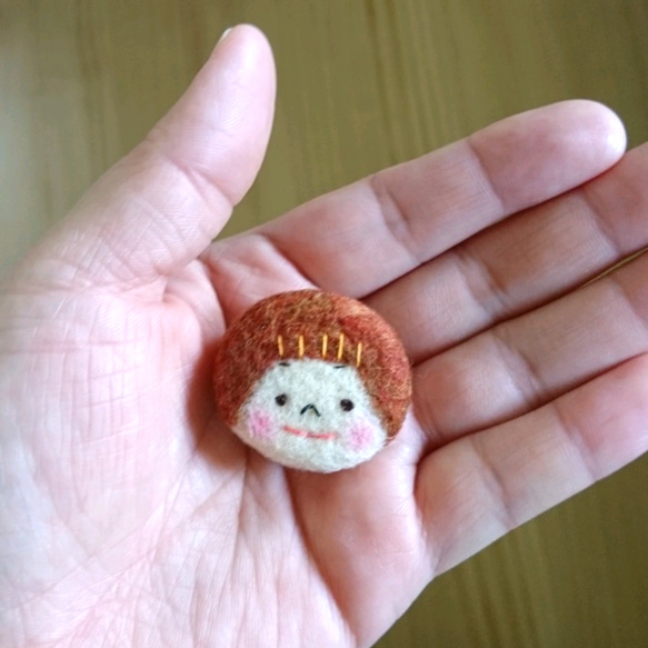 羊毛フェルト こどもの顔ブローチN ナルミ ブローチ アカツキコ 通販