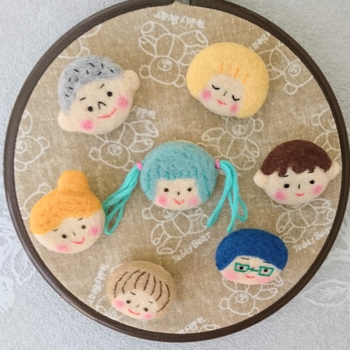 羊毛フェルト こどもの顔ブローチN ナルミ ブローチ アカツキコ 通販