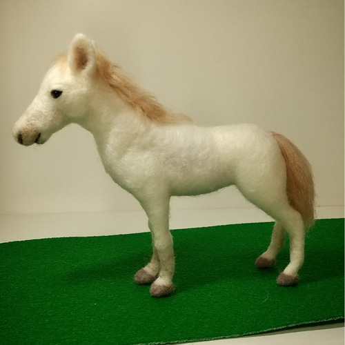 リアル羊毛フェルト 白い子馬 ぬいぐるみ あのこのあしおと 通販