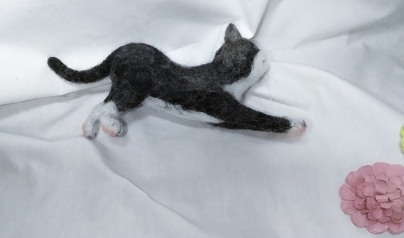 羊毛フェルト 伸び伸び猫 7枚目の画像