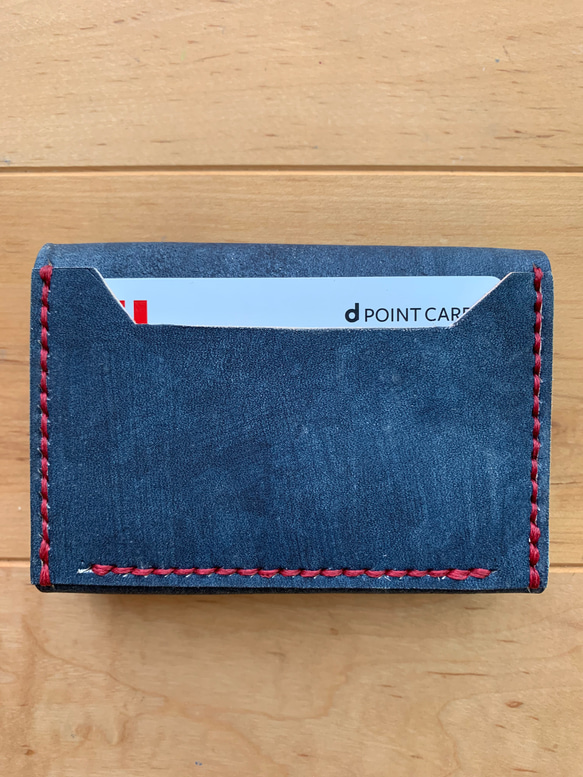 本革　ミニ財布(藍染め) 赤ステッチ　折りたたみ財布 5枚目の画像