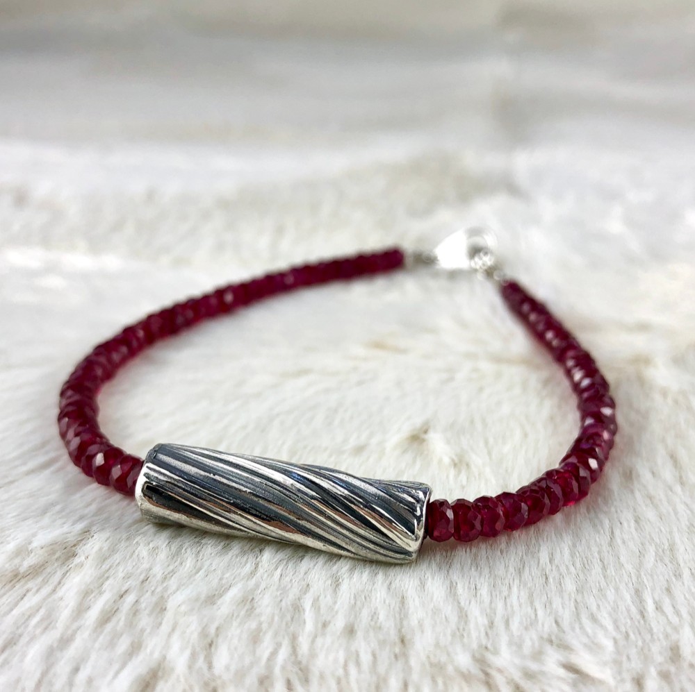 天然コランダムルビーカラー・SV925ブレスレット　marine red　蜜蝋ジュエリー