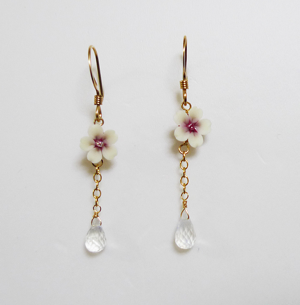 ◆ K14GF　小さなソメイヨシノとブルームーンストーンのピアス