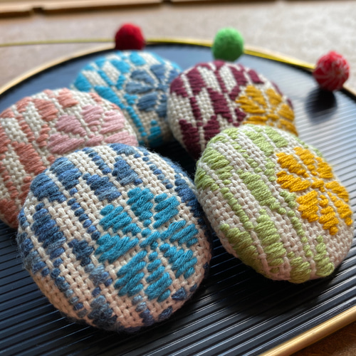 和柄錦鯉(手描き) レジンヘアゴム　ブローチ　ポニーフック　ペンダント 和柄錦鯉(手描き) レジンヘアゴムブローチポニーフックペンダント