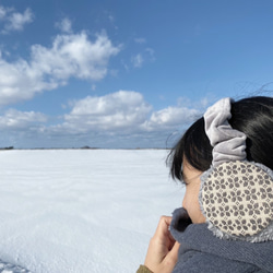 【花模様 】こぎん刺しイヤーマフラー 耳あて 2枚目の画像