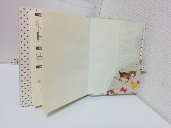 ねこちゃんＢ　ブックカバー(手帳カバー) 2枚目の画像