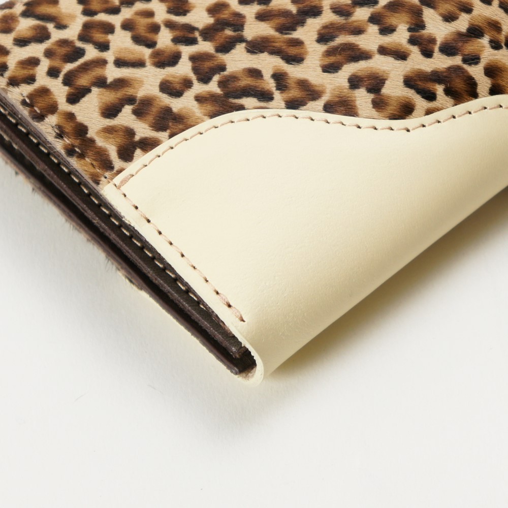 【 Calfar / カーファー 】 コンパクトジップウォレット　(アイボリー/レオパード)