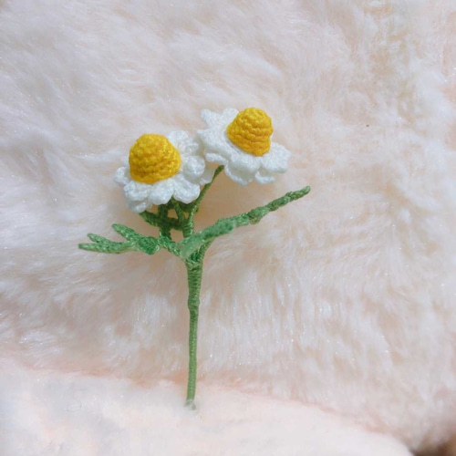 カモミールの花のブローチ あみぐるみ さゆり手作り 通販｜Creema 