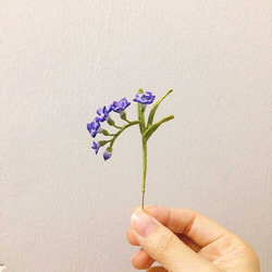 フリージアの花のブローチ 2枚目の画像