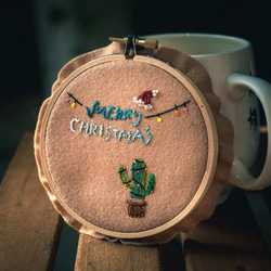 Merry Christmas 漸層英文仙人掌刺繡 刺繡掛飾 刺繡框4" 晴好物手作刺繡 第1張的照片