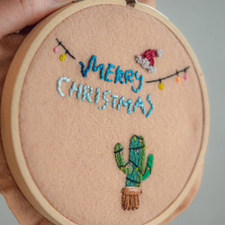 Merry Christmas 漸層英文仙人掌刺繡 刺繡掛飾 刺繡框4" 晴好物手作刺繡 第3張的照片