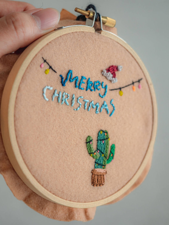 Merry Christmas 漸層英文仙人掌刺繡 刺繡掛飾 刺繡框4" 晴好物手作刺繡 第3張的照片