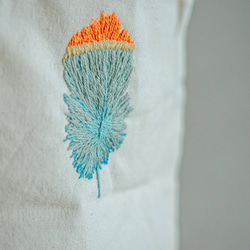 オレンジテールフェザー手刺繍飲料バッグ、手作りのカスタムメイドの素晴らしいもののカップ 4枚目の画像