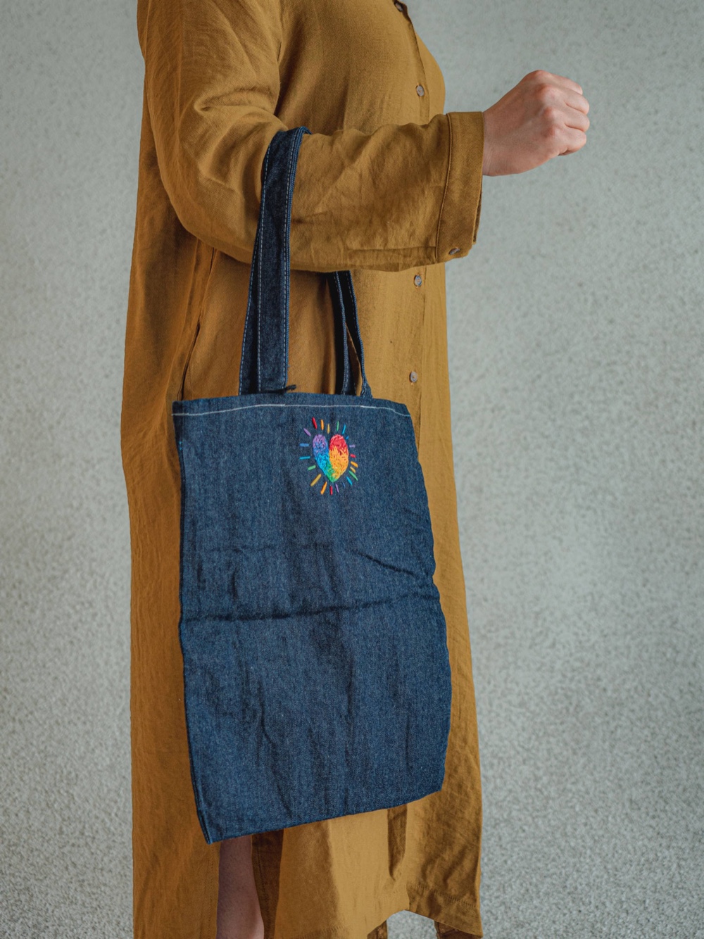 虹の愛手刺繍ストレートデニムバッグ手作りカスタマイズされた