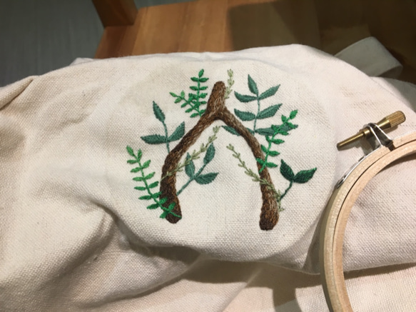 骨を手にした小草手刺繍キャンバス立体バッグ手作りカスタマイズ細かいもの 7枚目の画像