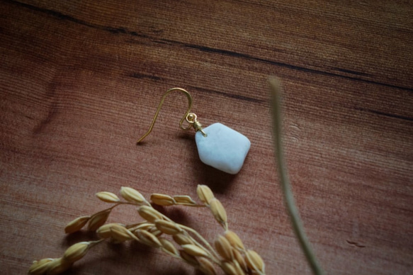 石穗-春分　雪白色大理石單邊款　獨家設計手作耳環 第2張的照片