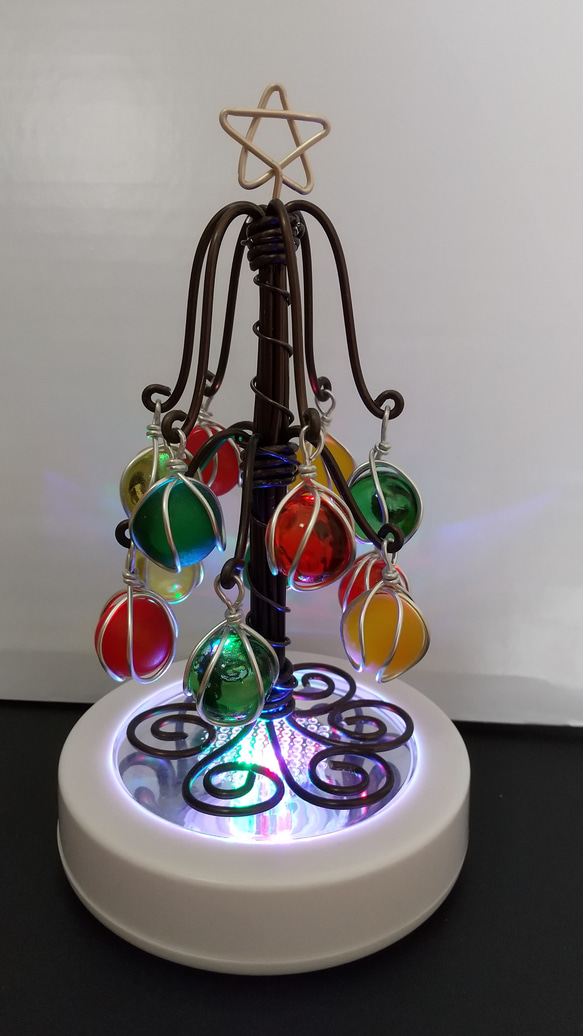 ビー玉のクリスマスツリー　ブラウン　LEDライト台付　〔マーブルアート〕 8枚目の画像