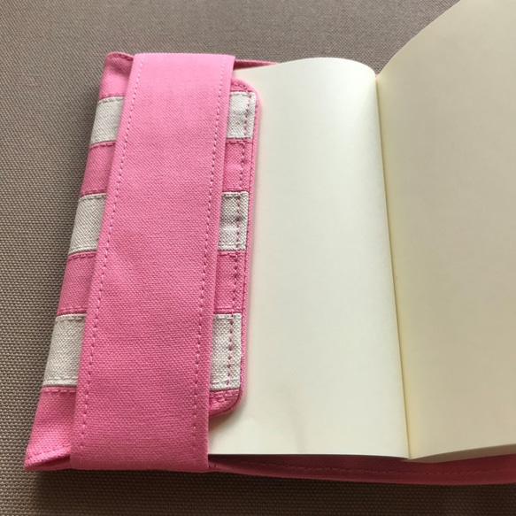 ブックカバー 帆布製「ボーダー柄：ピンク×キナリ」 （文庫本サイズ） 4枚目の画像