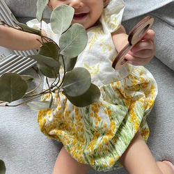 【2026年3月まで】特集掲載/満開のミモザロンパース/セットでヘアバンドもいかがですか？/ミモザ/フリル袖/出産祝い 5枚目の画像