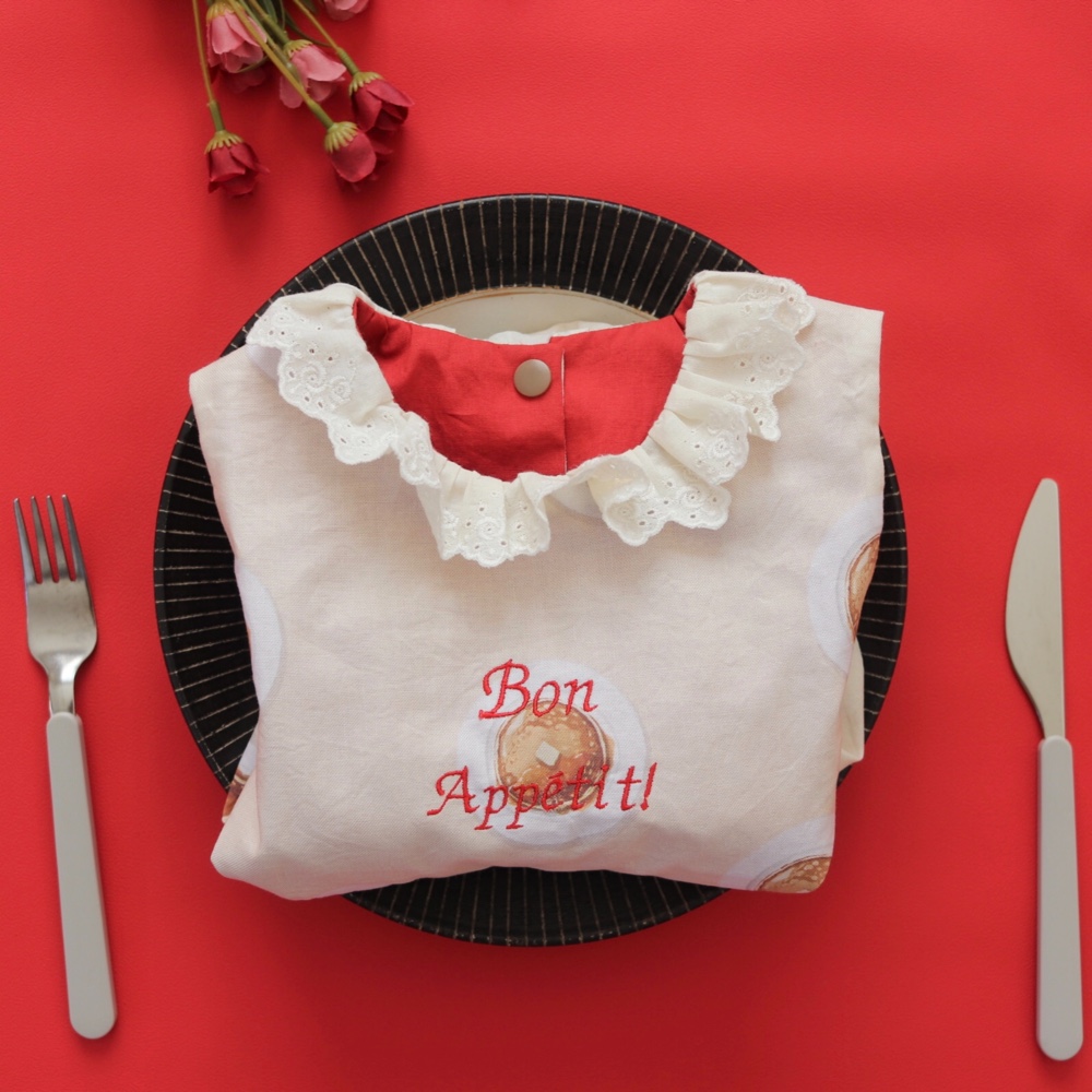 【2026年3月まで】 Kids “Bon Appétit!”の刺繍が可愛い！ノースリーブワンピース/ホットケーキ柄