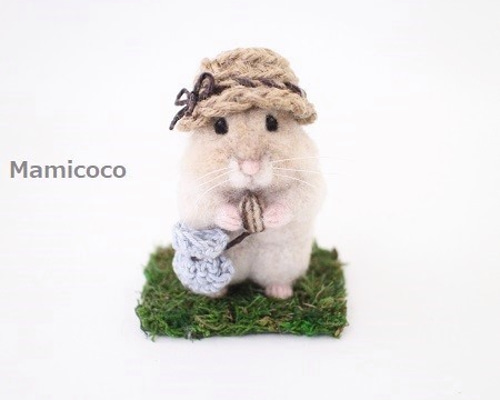 ハムスター（帽子、ポーチ、ひまわりの種） 羊毛フェルト