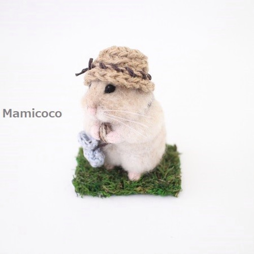 ハムスター（帽子、ポーチ、ひまわりの種） 羊毛フェルト Mamicoco 