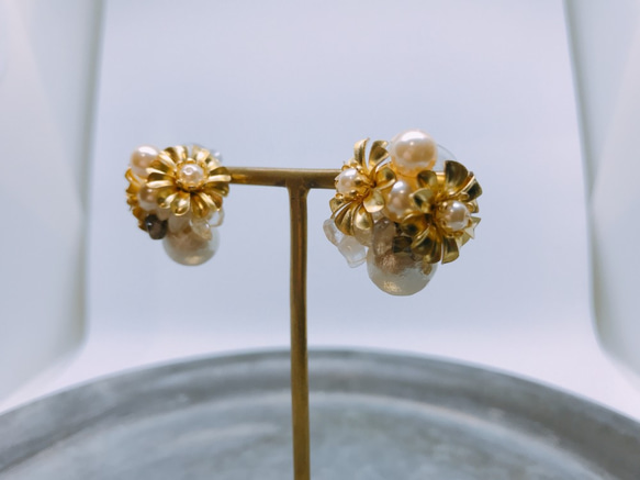 黃銅和棉質珍珠耳環 第2張的照片
