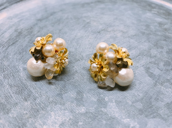 黃銅和棉質珍珠耳環 第2張的照片