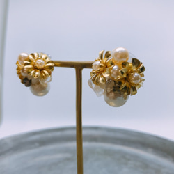 黃銅和棉質珍珠耳環 第1張的照片