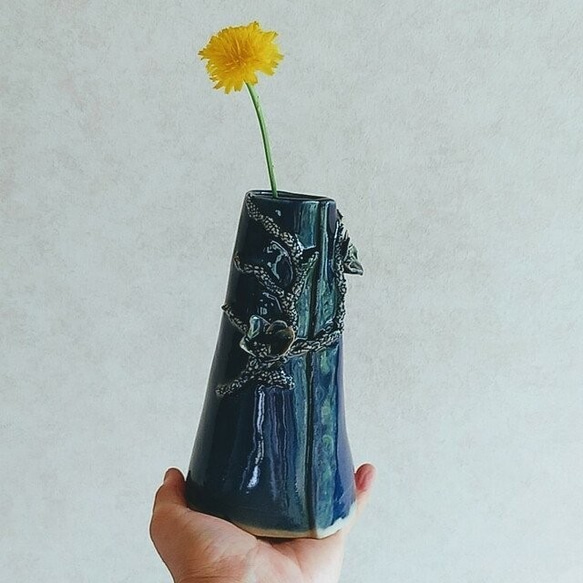 陶のオーロラ花器【ボタニカル　～花の三姉妹・長女～】 1枚目の画像