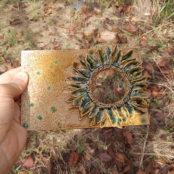 陶のオブジェ・陶板【向日葵の向こう側 ～平和～】 1枚目の画像