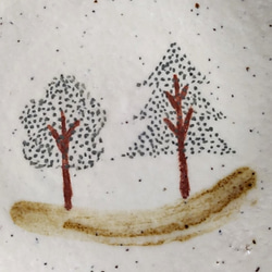 陶のほっこりにっこり足付きお皿【モコモコの樹とモミの樹】 2枚目の画像