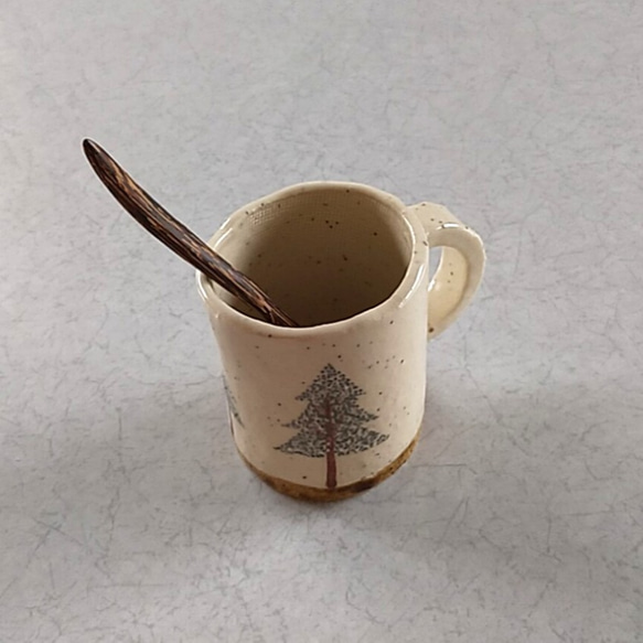 《冬の新作》陶のほっこり大き目マグカップ【モミの樹】 4枚目の画像